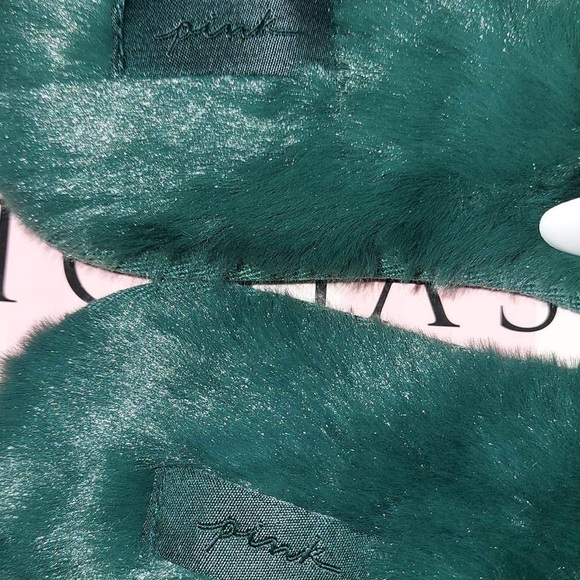 PINK VS Faux Fur Slipper size Small NIP - Picture 7 of 8